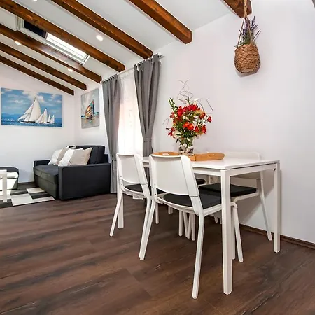 The Attic Apartment *